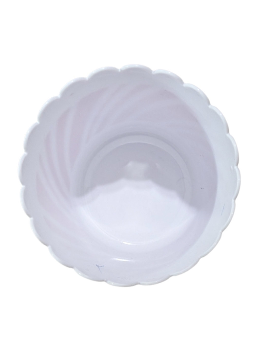 🏝️ Red & White Scalloped Stripe Cup with Script E Monogram - Picture 4 of 4